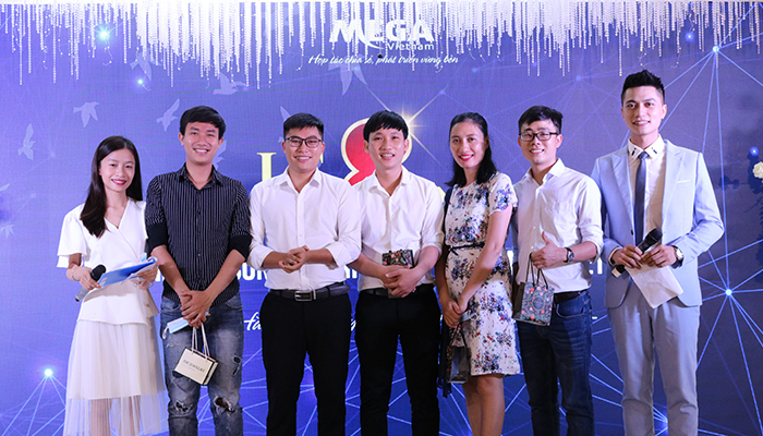 ánh mắt mega 